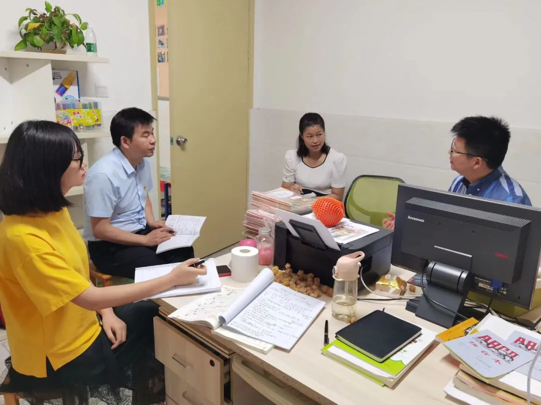 小课题 大作为——西航港小学“动手操作能力”小课题组专题汇报