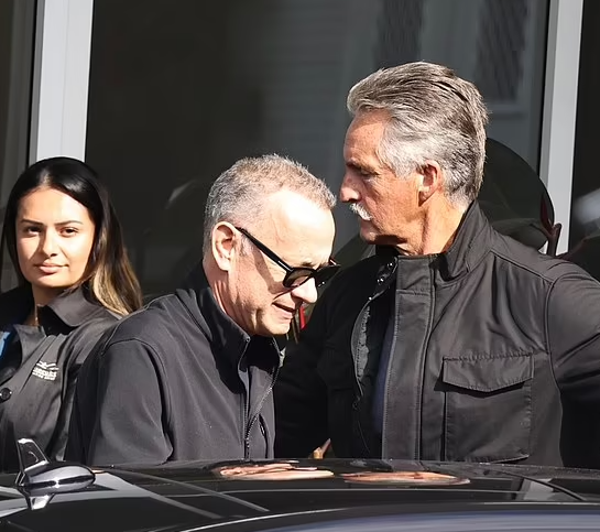 65岁汤姆·汉克斯右手发抖、身形消瘦，曾感染新冠，疑健康亮红灯