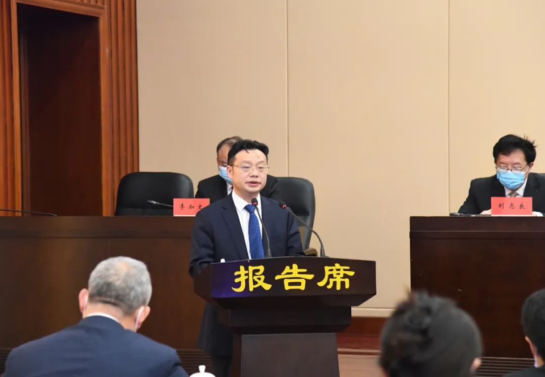 市六届人大常委会举行第三次会议