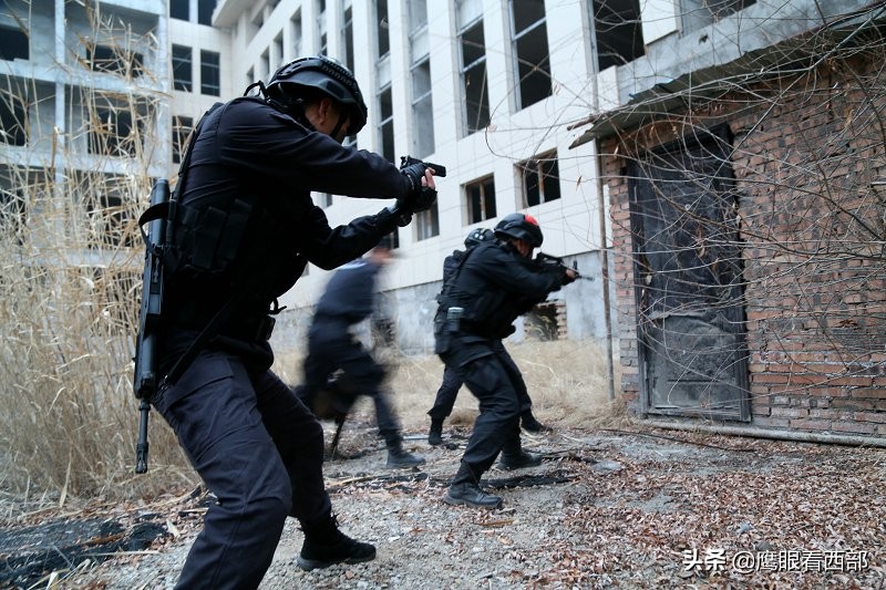「摄影报道」甘肃平凉：特巡警冬季练兵忙