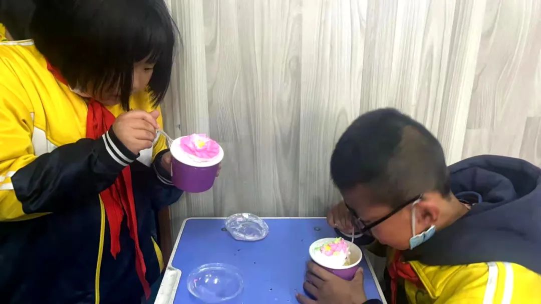 「战疫必胜」“我在学校挺好的，爸爸妈妈请放心”