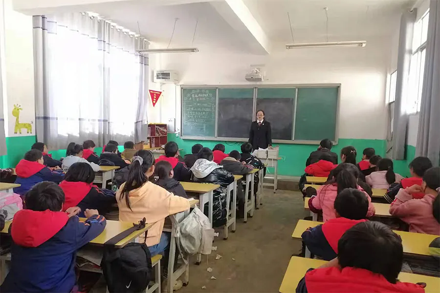 ³����������Ժ��չ��ʮ�Ž�����ȫ�ᾫ�񡱽�У԰����