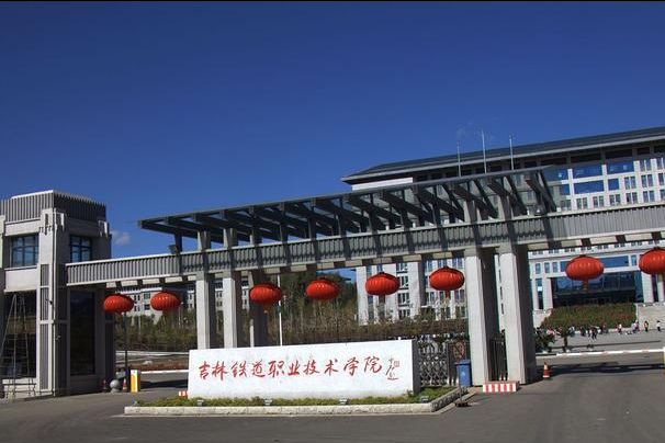 13省19所“学院”，领跑更名“大学”，谁能率先冲过重点线？