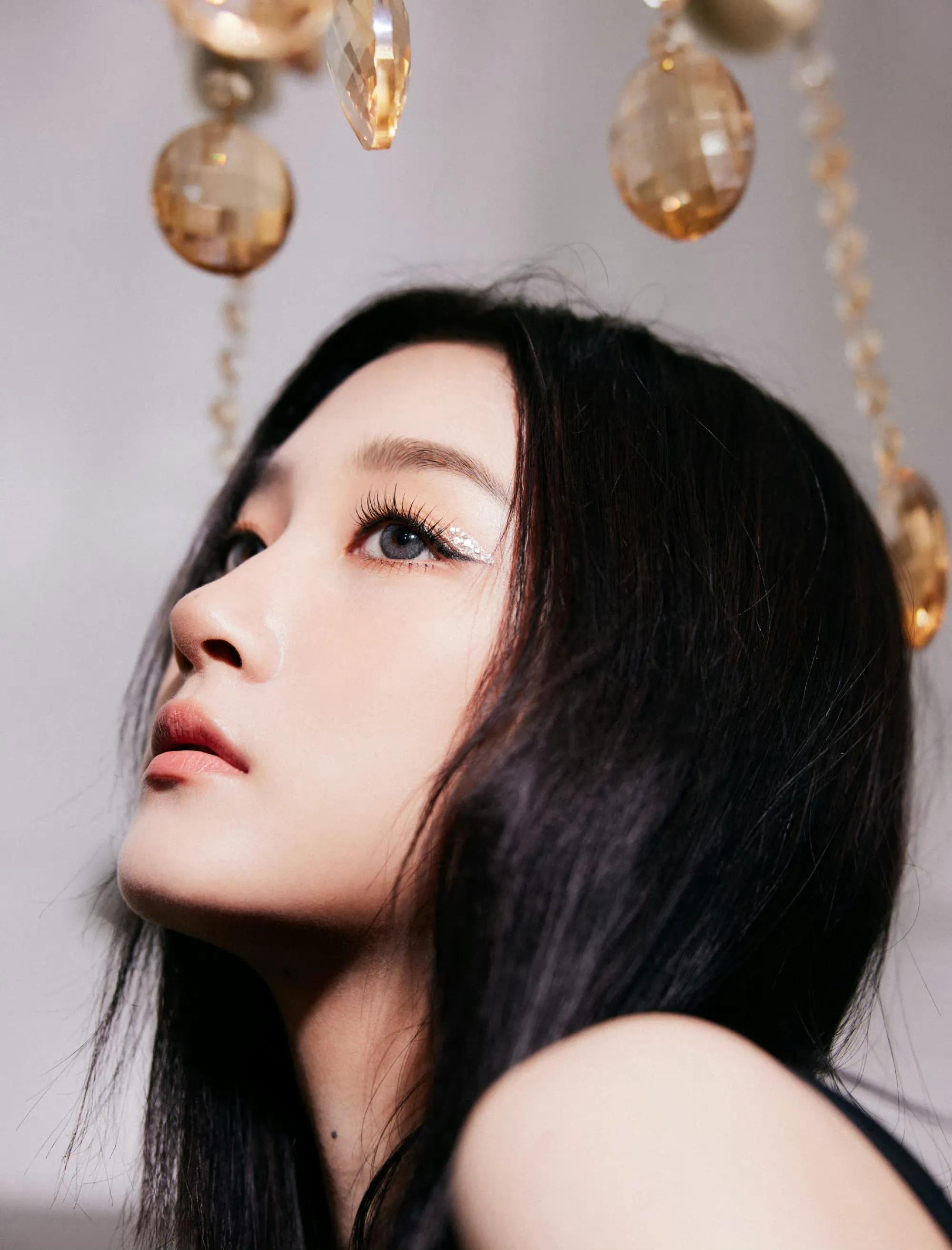 关晓彤闪酷异瞳妆