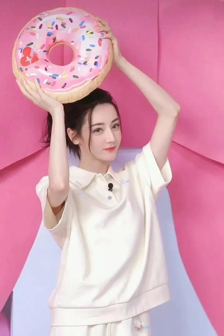 迪丽热巴的颜值是否过誉？