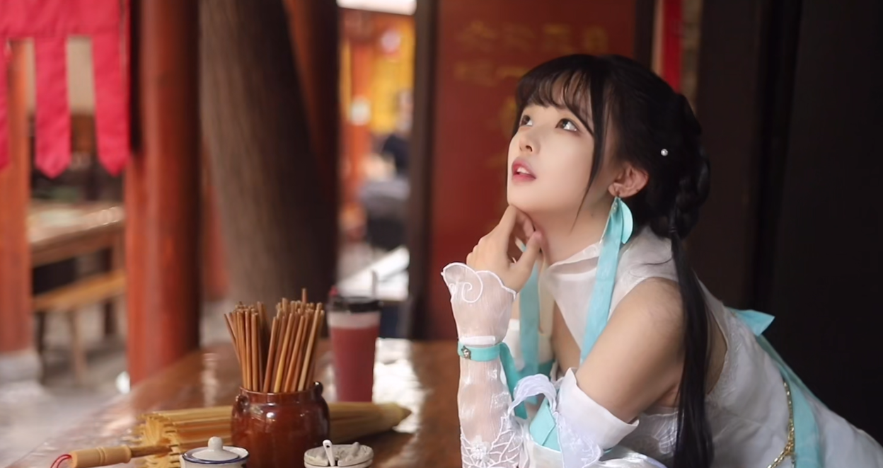 纯欲天花板女神「井川里予」居然抽烟喝酒纹身 网友：心态蹦了！-哪边嗨