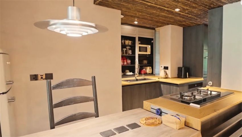 杭州姑娘买下87㎡“怪房”，自己爆改成复式！网友：这是别墅吧