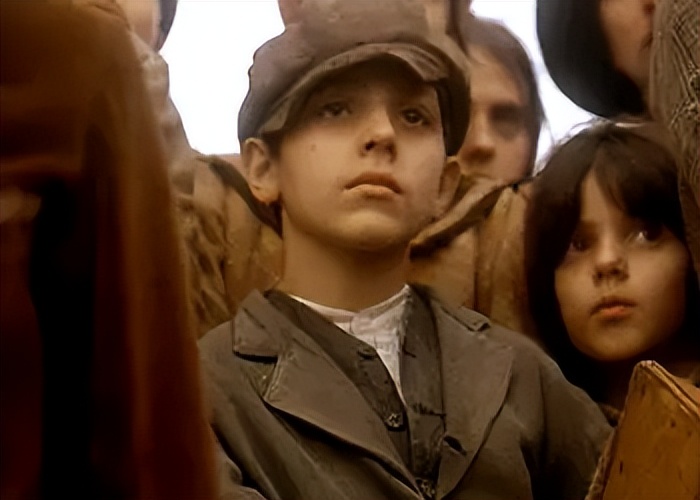 在那个循规蹈矩没有活路的世界，他利用自己的天赋才能立足