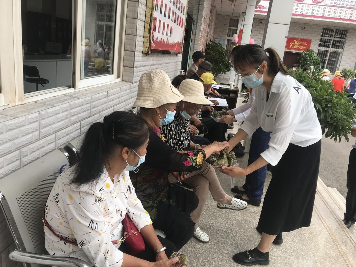 楚雄市东瓜镇车坪社区开展“强国复兴，粽意浓情”主题党日活动
