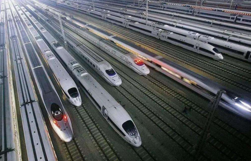 中国高铁速度能有多快？外国网红体验后直呼：还没坐过瘾就到站了