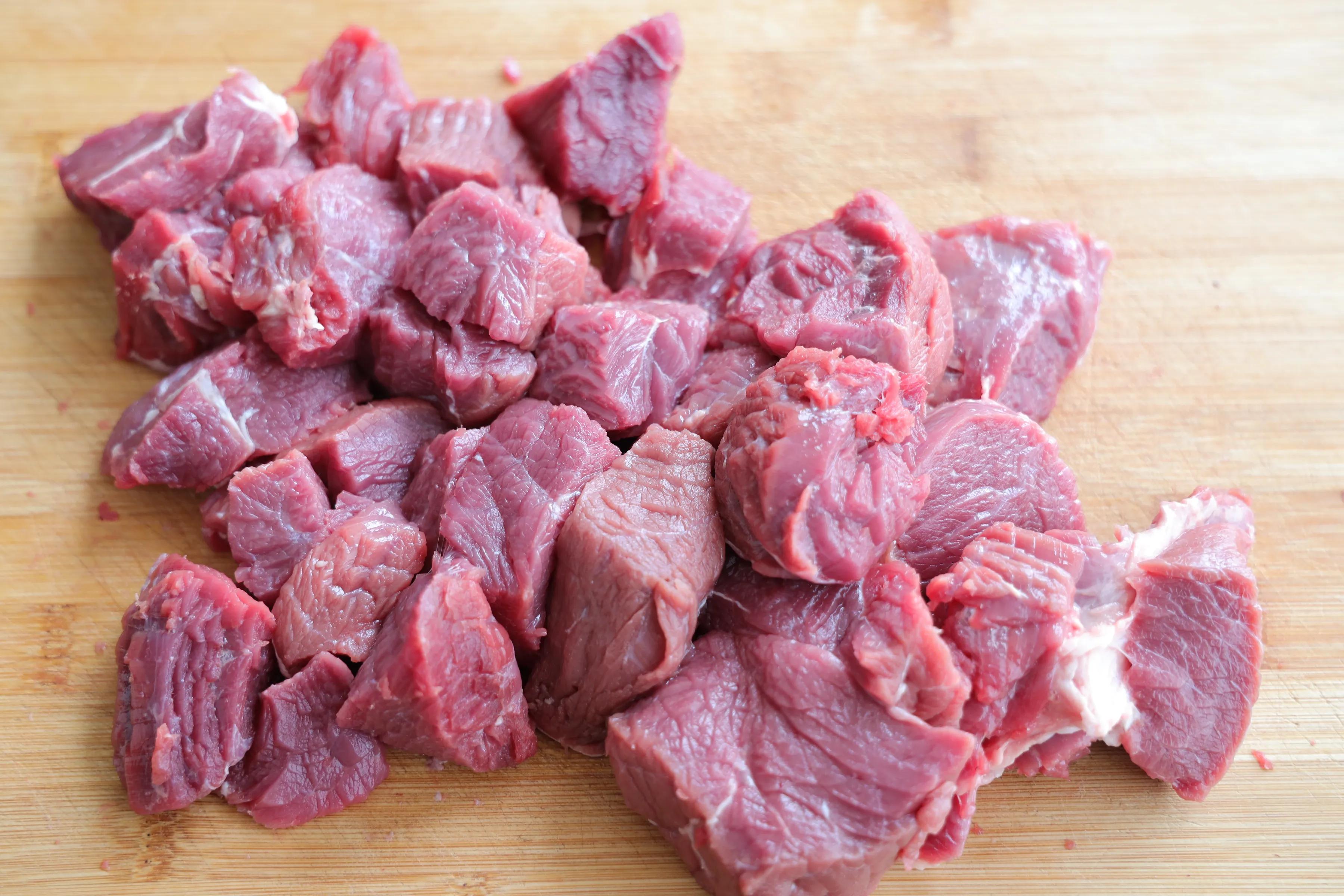 过年了，自制牛肉丸，Q弹有嚼劲，做汤涮火锅绝了，无添加更放心