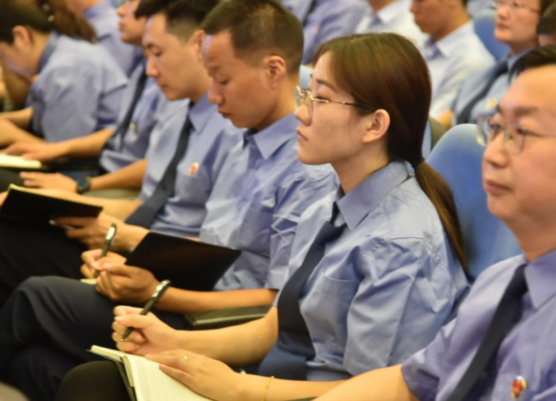 公务员迎来“聘任制”？考公的竞争力会减小吗？铁饭碗还吃香吗？