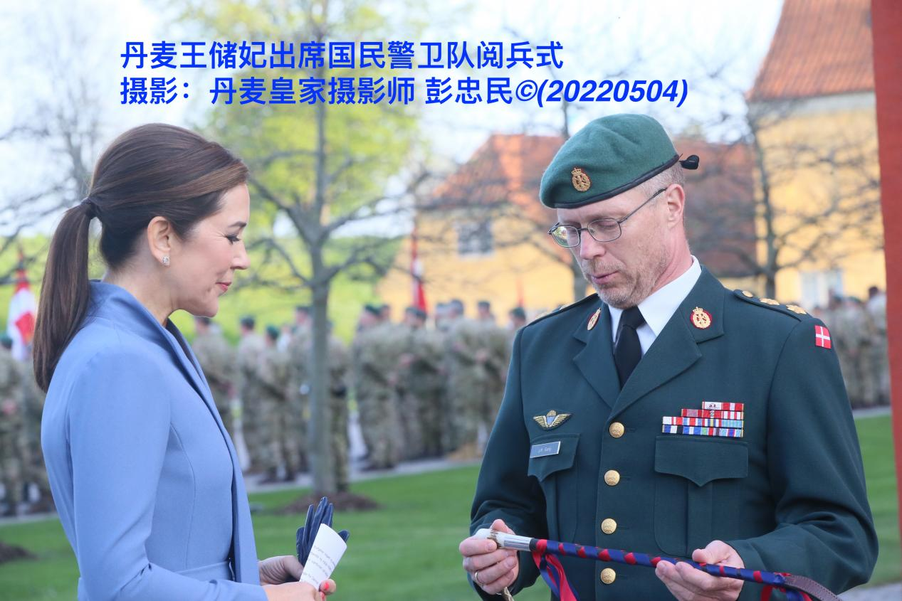 丹麦王储妃玛丽出席国民警卫队阅兵式