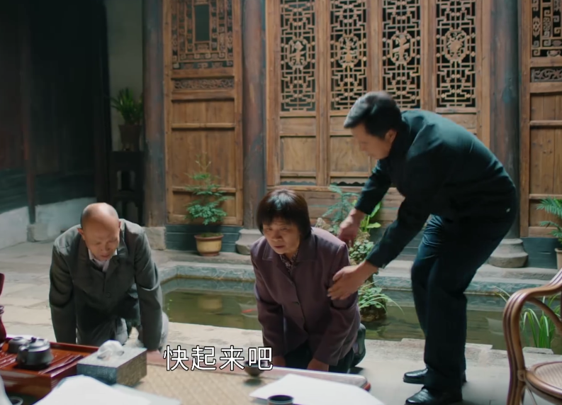 中国导演们！求求你们学学《幸福到万家》导演郑晓龙怎么拍穷人吧