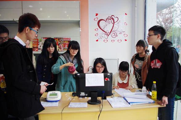 在大学校园中，这类“交易”已经随处可见，但对学生的危害可不小