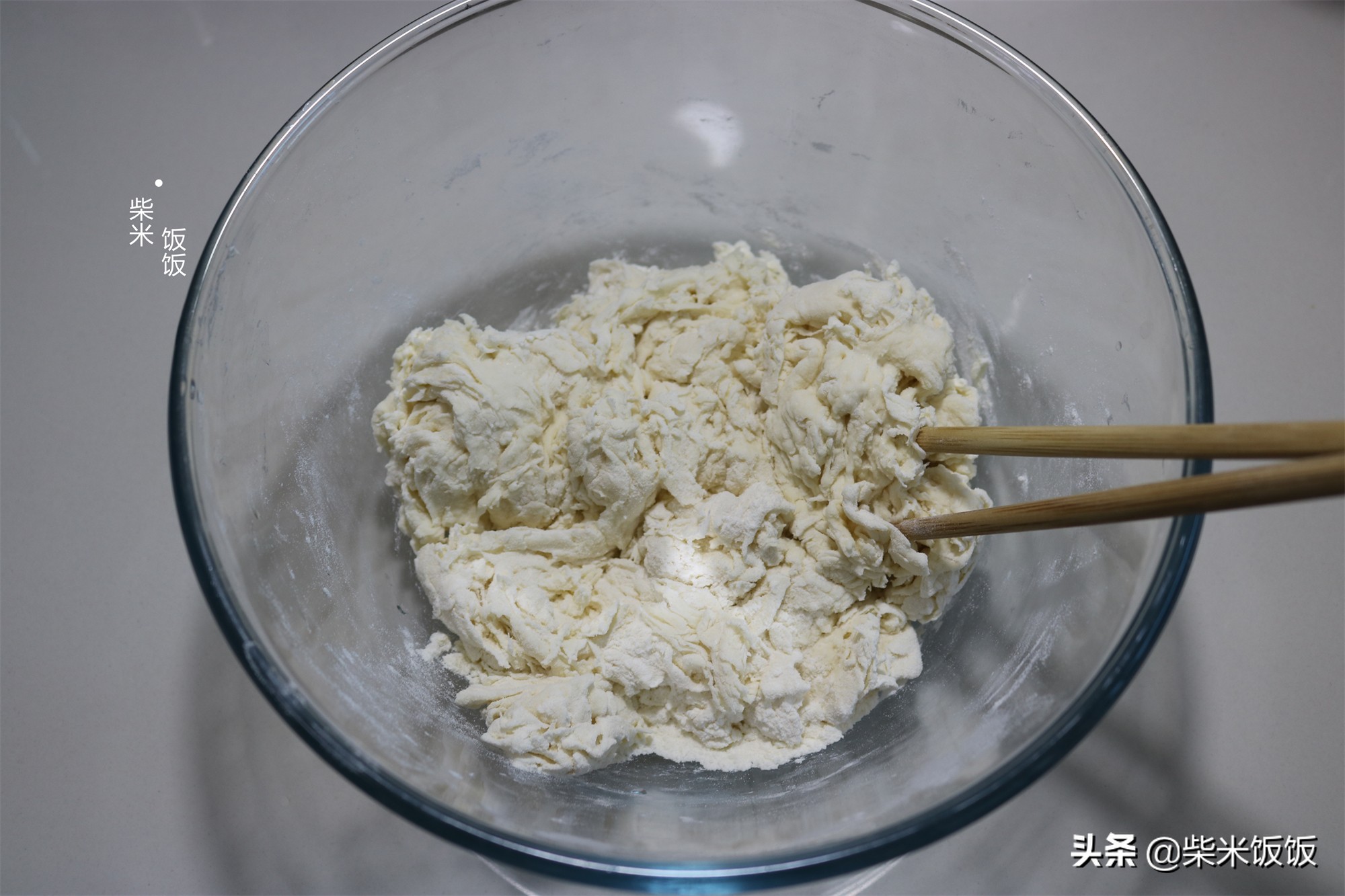 晚上揉发面，早上来烙饼，做法简单又省事，层层香软更好吃