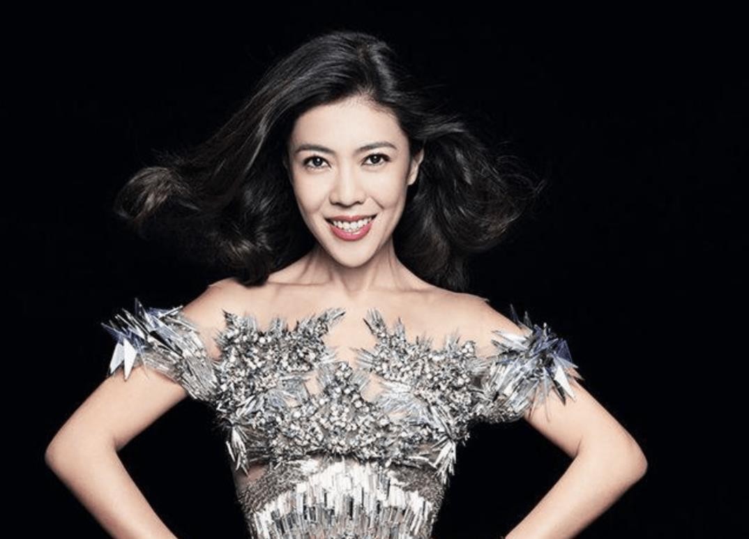 "过气主编"苏芒:发伊能静丑照毁其婚礼,晚会合影命令张韶涵