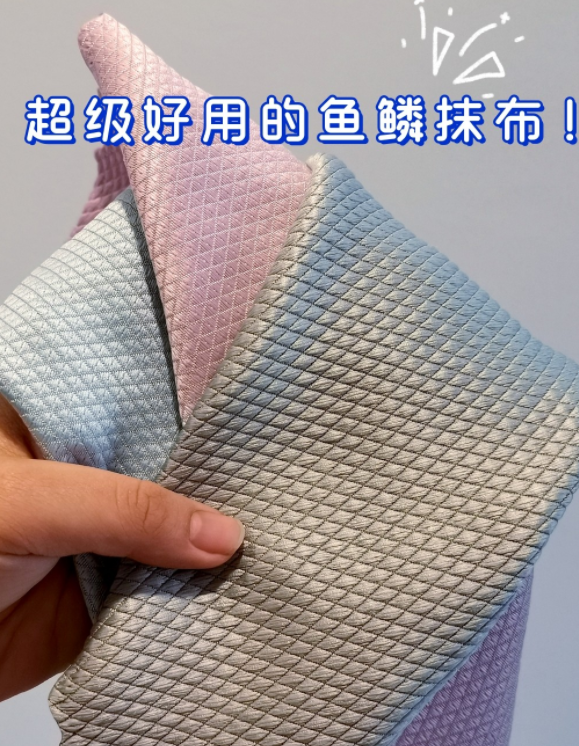 玻璃用清水擦比不擦还脏？保洁阿姨教你这么做，干净透亮不粘灰