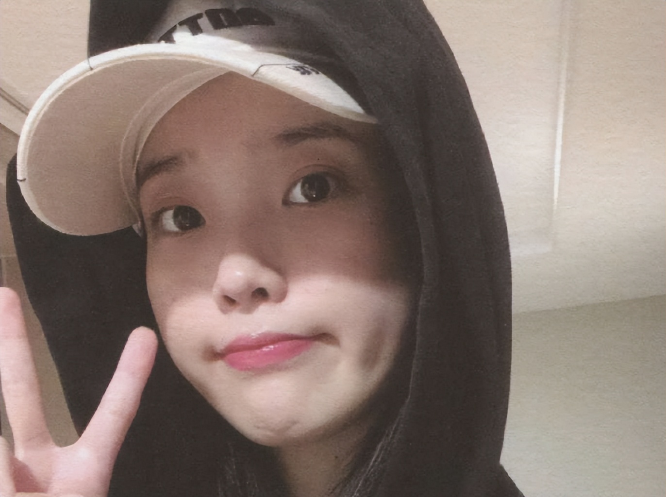 黄子韬“梦中女神”将出席戛纳，出道经历像开挂，音乐影视两开花