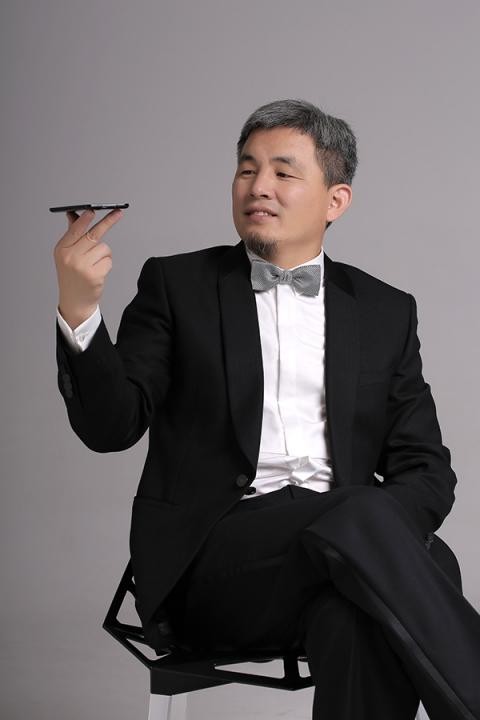 上海董事长：曾开发联想第一台手机，推出产品成“全球首款”，向母校捐赠百万