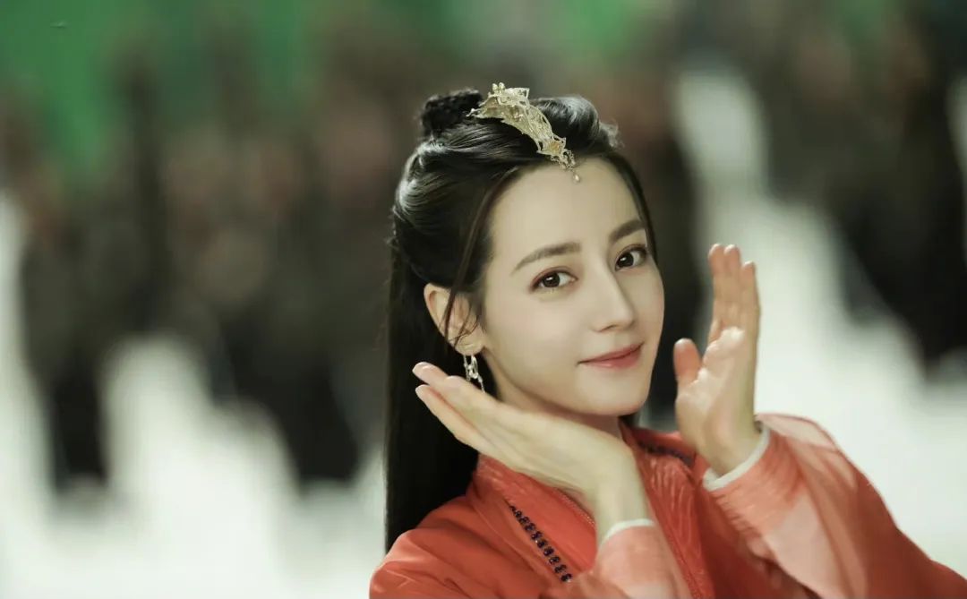 《皓衣行》又行了？迪丽热巴搭上大饼要飞升？