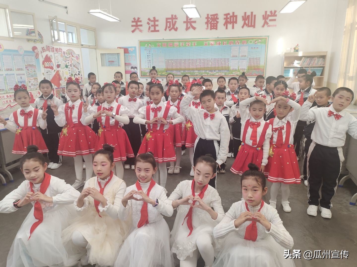 瓜州縣淵泉小學(xué):打好師德師風(fēng)建設(shè)“組合拳”(圖6) 瓜州縣淵泉小學(xué):打好師德師風(fēng)建設(shè)“組合拳”(圖6)