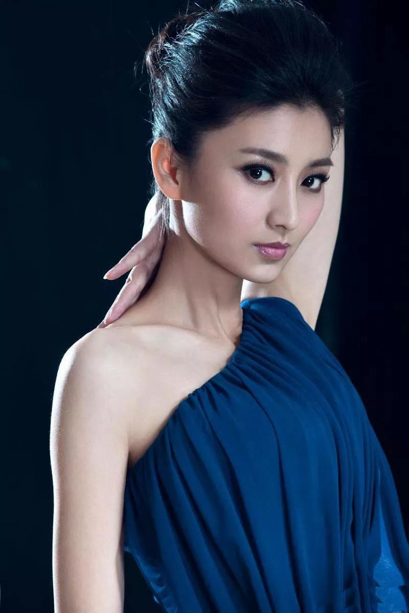 斓曦：清纯唯美，温婉可人，气质独特