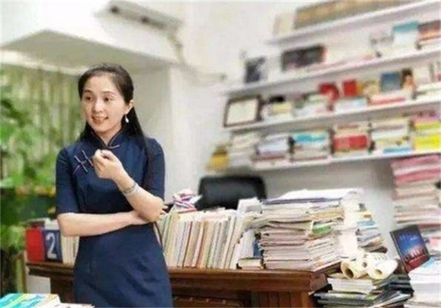 胡红梅的“堕落史”：从最美校长到“无耻小偷”，她经历了什么？