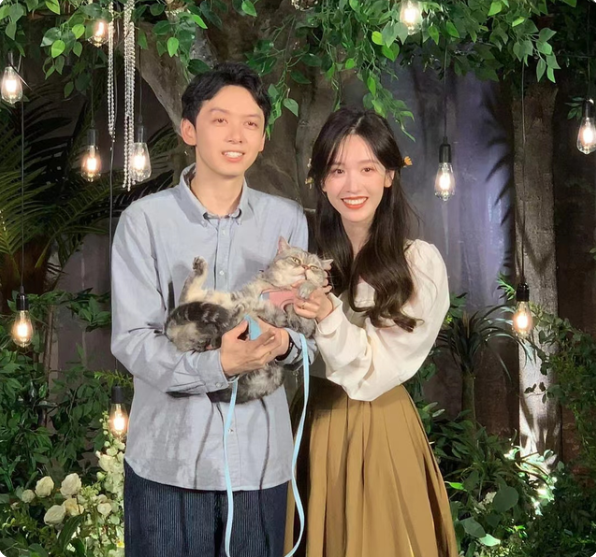 非常完美 晁然(知名女星晒照官宣婚讯,身材颜值获赞赏,与男友已相恋十