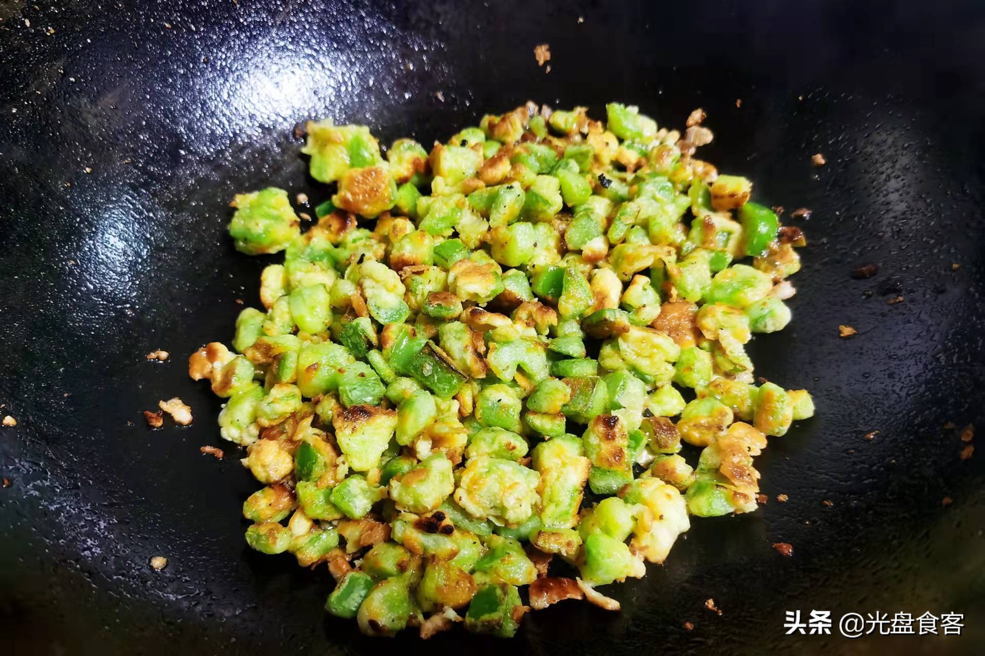 炒面粉的功效与作用(把一勺面粉加入青椒里)