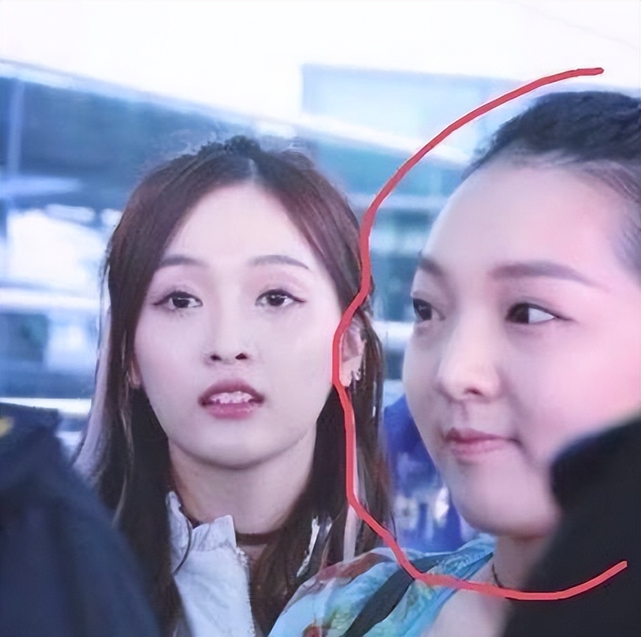 985毕业科班出身，实力不俗被称小邓紫棋，因生病变丑遭外貌羞辱