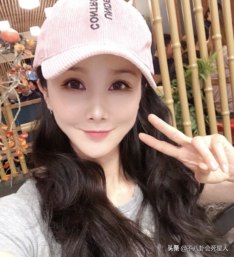 娱乐圈“假下巴”大赏，又尖又翘，一笑下巴原地起飞太吓人