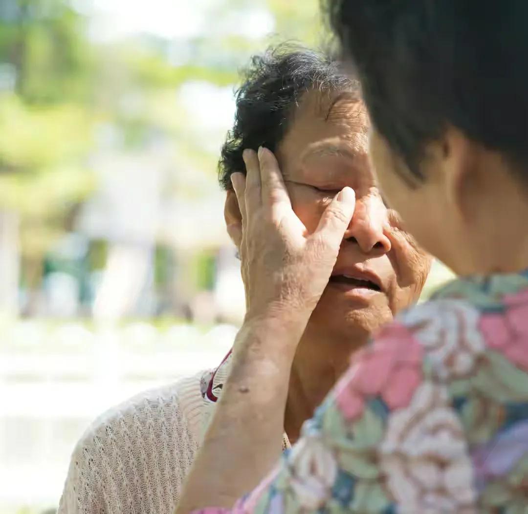 子女比父母先去世，父母会多痛苦？三个老人说出内心话
