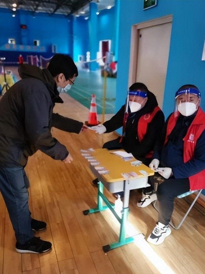 和平区新世界花园社区党组织凝聚“红色能量” 并肩战“疫”