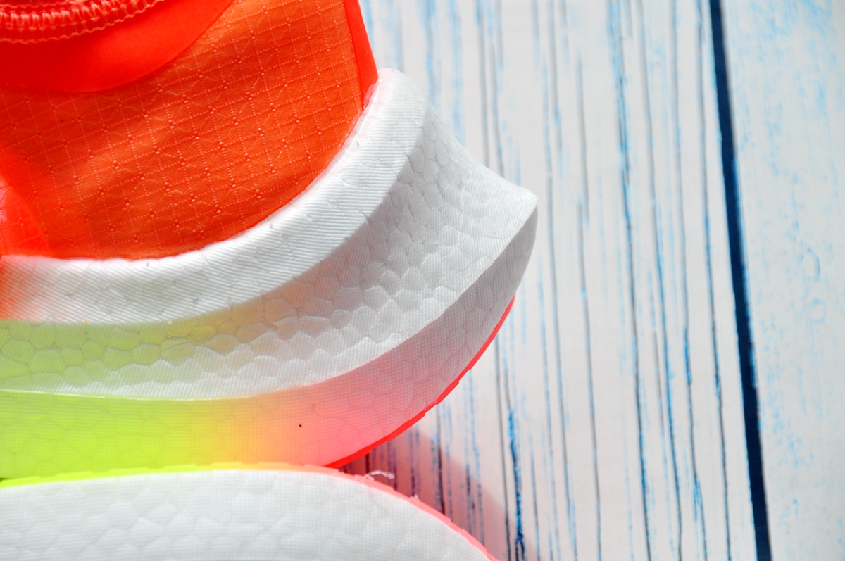 咕咚全掌碳板跑鞋42K，让“造风者”尽情去RUN