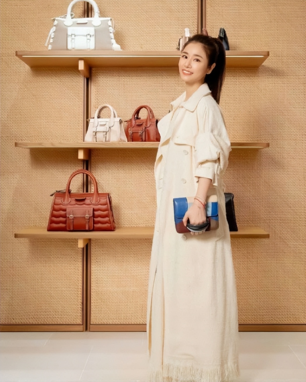 林心如自曝睡前给女儿讲故事，母爱满满，戴婚戒与霍建华隔空放闪