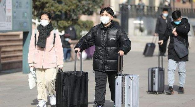 江苏当地再发通知！高校假期将一律延长，学生看完有些担忧