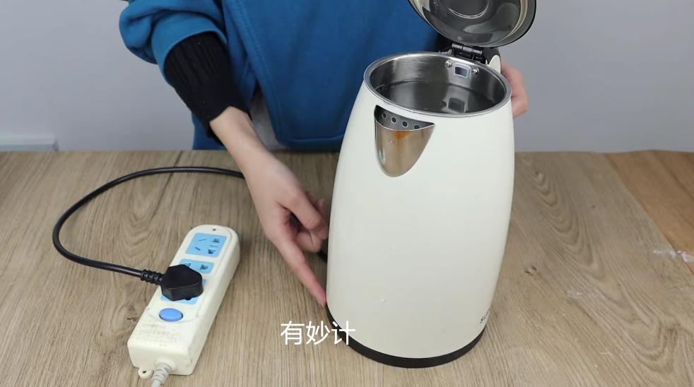 用热水壶烧水，很多人用法都错了，不少人都会犯，看完转告家人