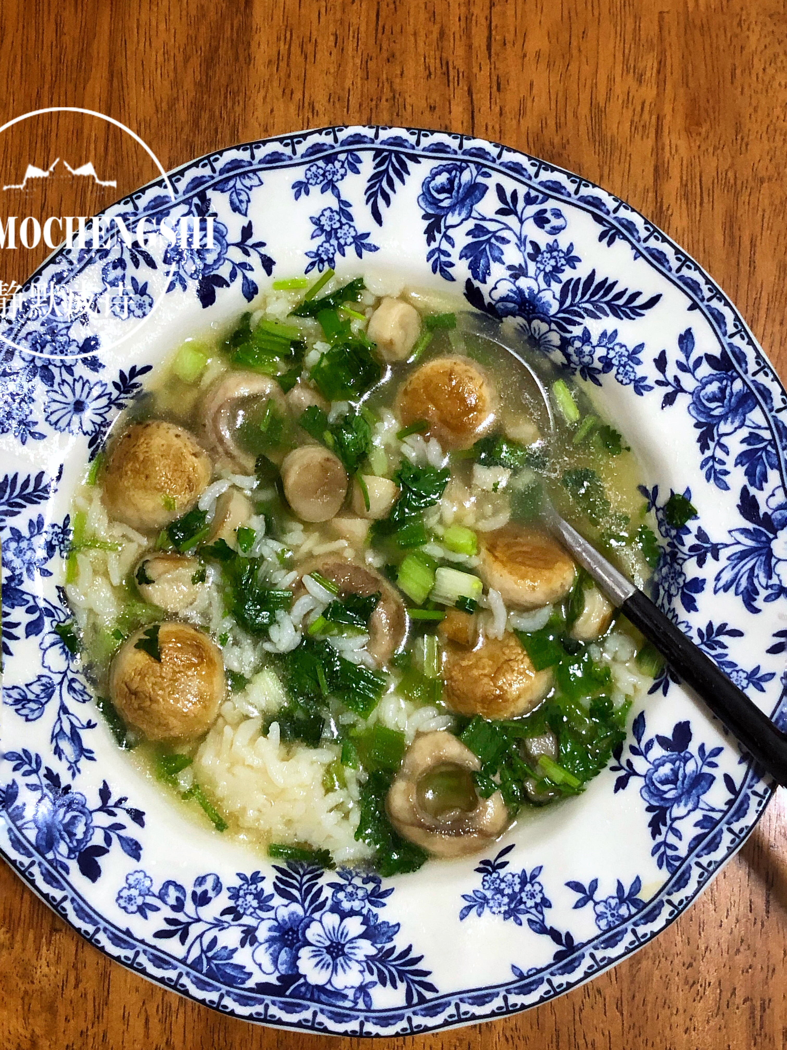 不要轻易尝试这个快手汤，一不小心就会鲜掉眉毛，太好喝了