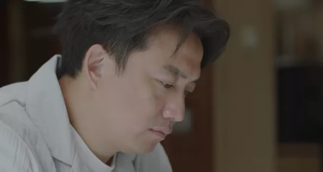 唯一的儿子自杀后，他给前妻转了理赔金