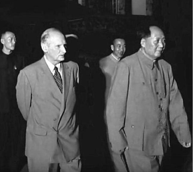 1972年尼克松访华，熊向晖一个问题难倒基辛格，周恩来：值得表扬