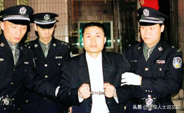 7年杀28人，敛财500多万，2001年湖南悍匪张君与4个情妇被判死刑