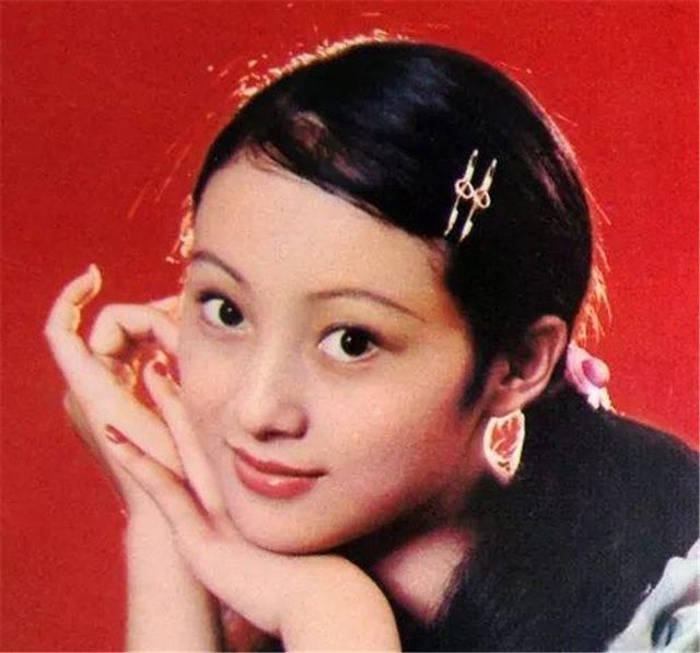 和陈红齐名的古典美人，曾被誉为“最美西施”，早早隐退销声匿迹