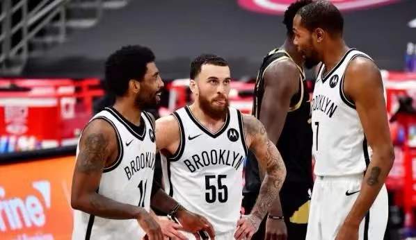 nba詹姆斯为什么不上场(在篮网队打出名堂的迈克-詹姆斯，为什么在NBA消失了？他去哪了)