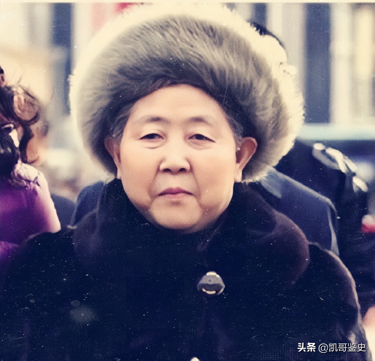 75岁老干妈再出山，收拾两个“不争气”的儿子，晚年基业恐难守住