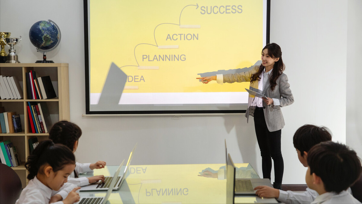 如果你是一名教师，你认为育人重要还是教学重要？