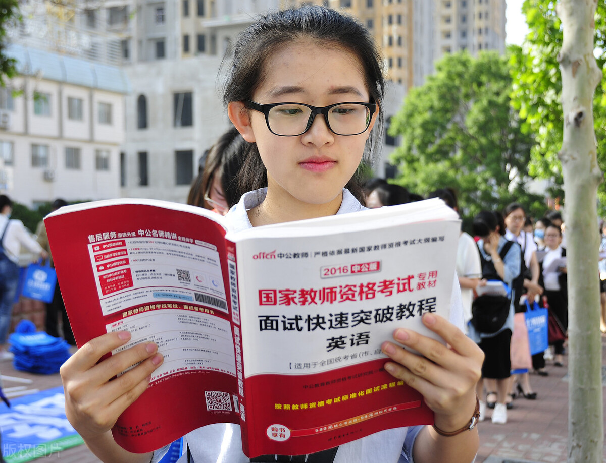 2022年校友会中国大学排名榜发布了，两财一贸表示严重不服