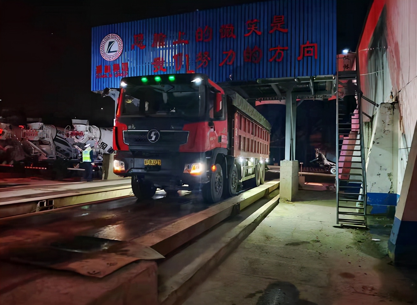 直接压爆表？地磅见了都害怕！王者惊现市中心