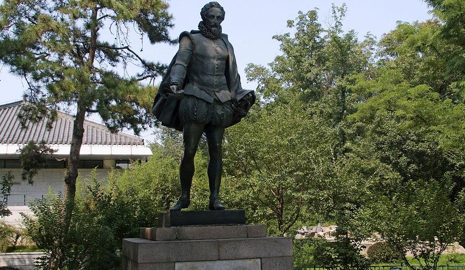 马云雕像在“废墟”中被发现？杭师大给出回应，竟然是个乌龙