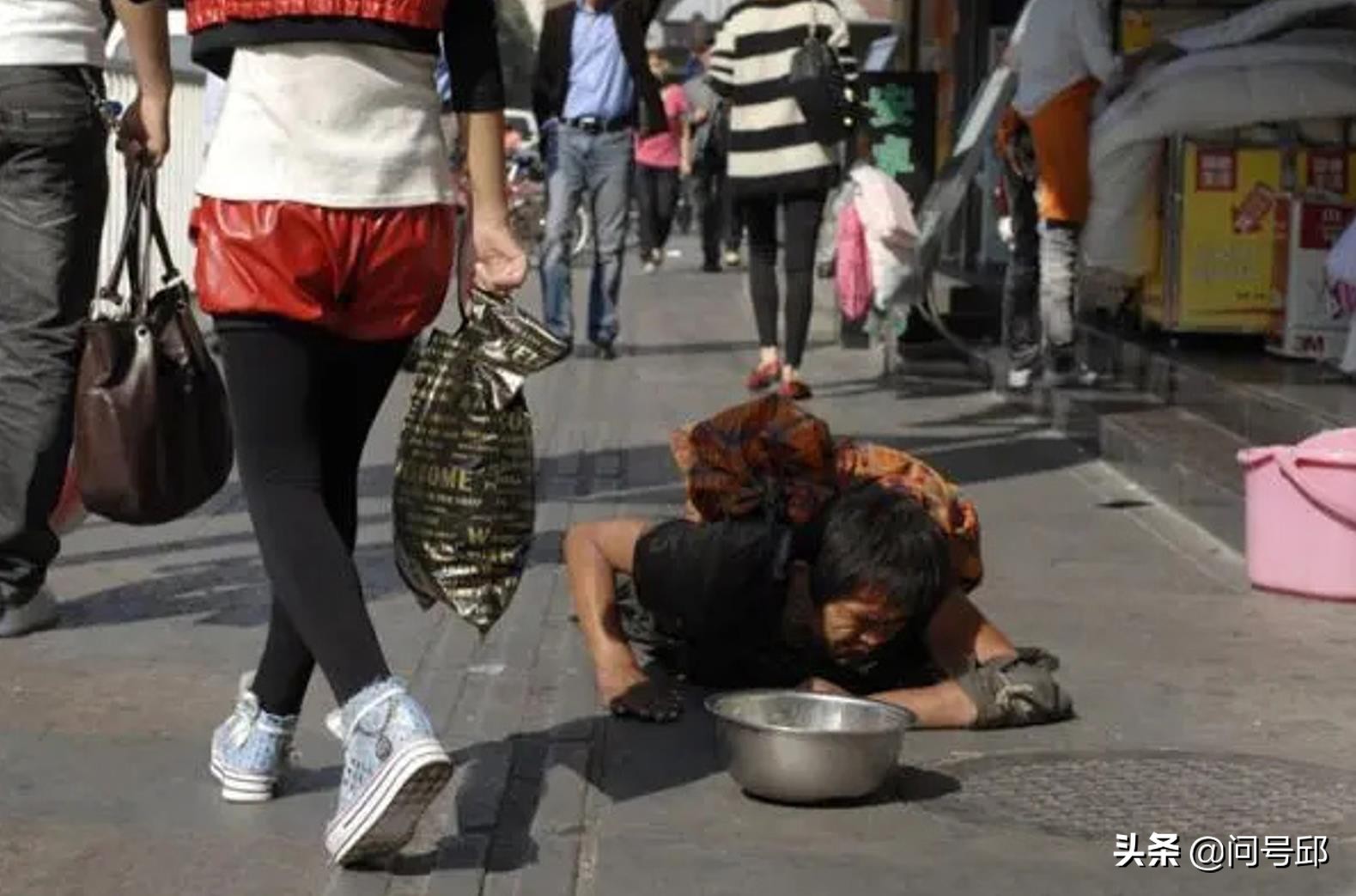 遍地的东莞残疾乞丐，背后的真相是触目惊心的人为摧残